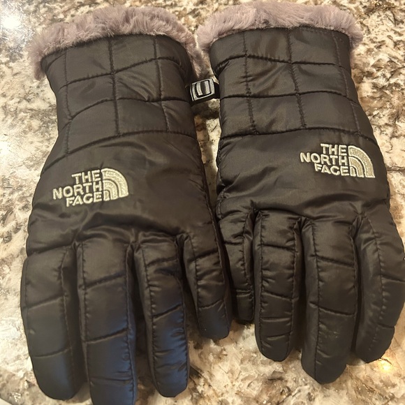 The North Face Black Insulated Gloves - Picture 1 of 2